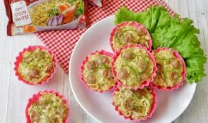 Schotel mie instan menjadi salah satu resep olahan mie instan yang tak biasa atau anti mainstream. (cookpad Andin's Kitchen)