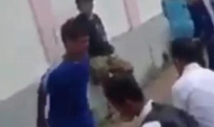 Tangkapan layar video aksi Bully pelajar SMP di Cilegon.