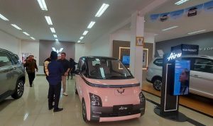 Mobil listrik Wuling Air Ev yang dipamerkan saat Grand Opening dealer Wuling. (Arvi Resvanty/Jabar Ekspres)