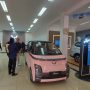 Mobil listrik Wuling Air Ev yang dipamerkan saat Grand Opening dealer Wuling. (Arvi Resvanty/Jabar Ekspres)