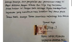 Ferdy Sambo Akhirnya Minta Maaf pada Korps Polri Lewat Tulisan Tangan Surat Ferdy Sambo yang berisi penyesalan dan minta maaf pada kesatuannya. (jpnn)
