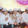 Salah satu penampilan Majelis Sholawat Syubbanul Muslimin dengan Gus Azmi sebagai vokal utama. (instagram @syubbanul Muslimin)