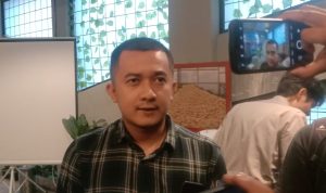 Survei IPRC, Kota Bandung Rawan Politik Identitas Peneliti IPRC, Fahmi Iss Wahyudi memaparkan hasil survei IPRC. Foto. Sandi Nugraha.