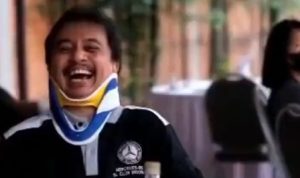 tangkapan layar video tampak Roy suryo bisa tertawa lepas saat bersama komunitas mobil.