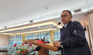 BBM Naik Saat Komoditas Meroket, Acuviarta Kartabi: Kurang Tepat Pakar ekonomi Universitas Pasundan (Unpas), Acuviarta Kartabi menilai rencana pemerintah yang akan menaikan harga BBM dirasa kurang tepat.