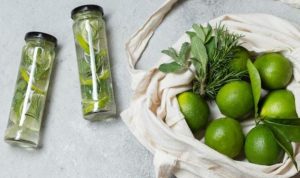 Bahaya, Jangan Minum Infused Water Lebih dari 4 Jam, ini Alasannya Bahaya infuse water jka dikonsumsi lebih dari 4 jam (freepik)