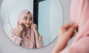 Patokan seorang muslimah harus memakai jilbab, bukan berdasar tempatnya melainkan ada atau tidaknya lelaki yang bukan mahromnya. (pixabay)