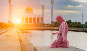 Ilustrasi membaca doa saat pagi hari. (pixabay)