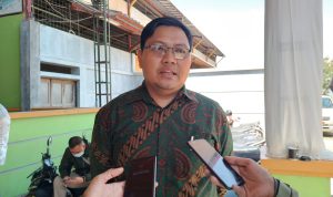 Ketua KPAID Kabupaten Bandung, Ade Irfan Al Anshory saat ditemui di Kecamatan Ciparay, Kabupaten Bandung. (Yanuar/Jabar Ekspres)
