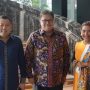 Airlangga Hartarto Bertemu, Susi Pudjiastuti dan Hary Tanoe, Katanya Akan Ada Kejutan! Airlangga Hartarto mengaku, pertemuan ini merupakan silahturahmi antar sahabat. Meski pertemuan membahas masalah kebangsaan.