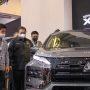 Menko Perekonomian Airlangga Hartarto ketika mengunjungi salah satu stan pameran otomotif GIIAS 2022.