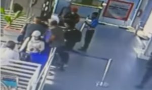 Petugas PT KAI Alami Pelecehan Oleh Penumpang, Dua Kali Jilbabnya Ditarik