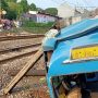 Angkot di Bogor Ditabrak Commuter line hingga Ringsek, Sopir Keluar