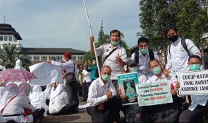 Ribuan Tenaga Honorer Gelar Aksi di Depan Gedung Sate, Tuntut Pengangkatan ASN