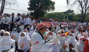 Setda Jabar Akan Sampaikan Tuntutan Pekerja Honorer Jabar ke Pemerintah Pusat Setda Jabar Akan Sampaikan Tuntutan Pekerja Honorer Jabar ke Pemerintah Pusat