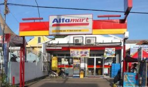 Viral Ibu-ibu Pakai Mercy Curi Coklat di Alfamart, Karyawan Minta Maaf, Netizen: Kok Bisa Ya? (sumber: tertera)