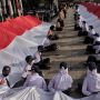 Sambut HUT RI, Ujung Berung Kirabkan 77 Meter Bendera Merah Putih