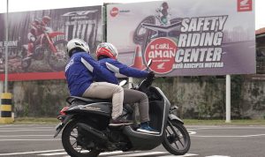 Tips Berboncengan Sepeda Motor yang Aman dan Nyaman