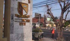 Pembenahan Ikon Perbatasan, Kang Dadang Supriatna Akan Berkoordinasi dengan Pemkot Bandung dan Pemprov Jabar Pembenahan Ikon Perbatasan, Kang Dadang Supriatna Akan Berkoordinasi dengan Pemkot Bandung dan Pemprov Jabar