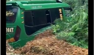 Longsor di Tasikmalaya Seret Elf hingga Mendekati Jurang Longsor di Tasikmalaya Seret Elf hingga Mendekati Jurang