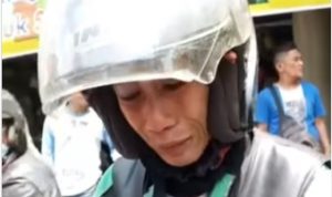 Tangkapan Layar: Viral Ojol Dikeroyok Tukang Parkir dan Pengendara di Astana Anyar Kota Bandung