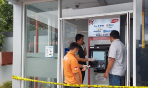 Polisi Berhasil Menangkap Dua Pelaku Pengganjal Kartu ATM di Tasikmalaya Polisi Berhasil Menangkap Dua Pelaku Pengganjal Kartu ATM di Tasikmalaya
