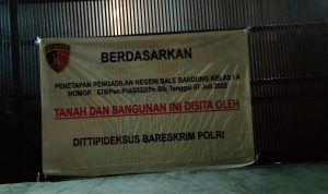 Aset milik mantan Ketua DPRD Jabar berinisial IS dan istrinya EK akhirnya disita oleh Pengadilan Negeri (PN) Bale Bandung.