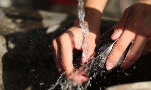 Lihat 4 Manfaat Melakukan Pekerjaan Rumah Tangga untuk Kesehatan Mental