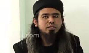 Gus Samsudin Akhirnya mengaku padepokannya tak miliki ijin praktek pengobatan. (cumicumi.com)