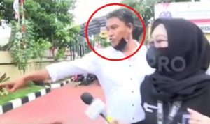 Viral, Polisi Suruh Wartawan Ngomong Sama Pohon Saat Mau Dikonfirmasi tangkapan layar video seorang polsii suruh wartawan ngomonng sama pohon. (Instagram @sunankalijaga_sh)
