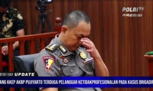 AKBP Pujiyarto menitikkan air mata saat mendengar putusan sidang etik. meski terseret kasus Sambo namun dia tidak dipecat. (ist)