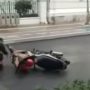 Tangkapan layar video seorang pengendara motor jatuh di kawasan Kota Tua.