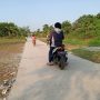 Pengendara melintas di Jalan samisade, Kecamatan Citeureup, Kabupaten Bogor. Foto : Dokumen Sandika Fadilah /Jabarekpres