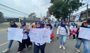 Ribuan Buruh dan DPRD Kabupaten Bandung Barat Mendukung BBM Turun