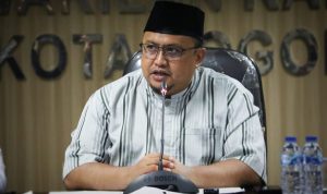 Ketua DPRD Kota Bogor, Atang Trisnanto ingin kenaikan BBM dibatalkan. (Yudha Prananda / Jabar Ekspres)
