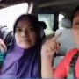 Tangkapan layar video driver taksi online diomelin hingga diludahi oleh penumpangnya. (instagram @andanghermanto)