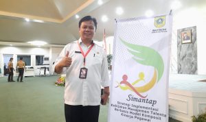Kepala Badan Kepegawaian Pendidikan dan Sumber Daya Manusia (BPKSDM) saat menunjukkan aplikasi SIMANTAP. Foto : Sandika Fadilah/jabarekpres