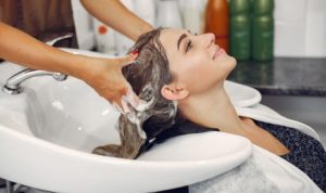 Tips Cat Rambut Viral TikTok (Sumber gambar: Ladiestory)