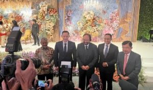 Foto kebersamaan lima tokoh nasional dalam sebuah resepsi, dimana Anies Baswedan akhirnya bocorkan apa isi pembicaraannya dengan empat tokoh tersebut. @andiarief_-Twitter