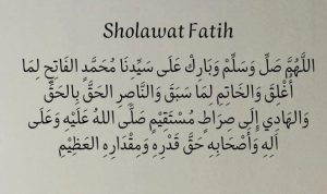 Lirik Sholawat Fatih Lengkap Beserta Artinya, Rutinkan Maka Bisa Menghapus 10 Keburukan Lirik Sholawat Fatih Lengkap Beserta Artinya, Rutinkan Maka Bisa Menghapus 10 Keburukan