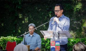 Wali Kota Bogor Bima Arya didampingi Wakilnya Dedie Rachim saat melakukan briefing staf di pendestarian sistem satu arah (SSA) Jalan Pajajaran, Kota Bogor, dia menegaskan tidak ingin leha-leha namun harus memaksumalkan program. (Yudha Prananda / Istimewa)