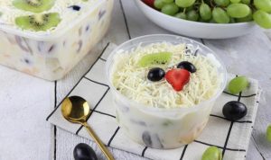 Resep rahasia salad buah segar yang sehat cocok untuk cuaca panas yang terjadi saat ini.