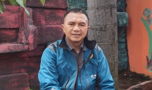 Dadan Sundayana, Penulis Efek Kolam Gila