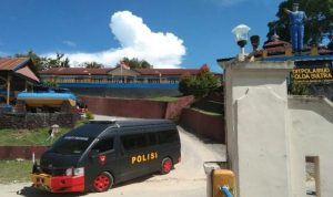 Lokasi ledakan hebat yang terjadi di Markas Dirpolairud Polda Sultra, kamis (8/9). (antara)
