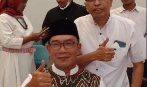 Kepemimpinan Ridwan Kamil di Mata Relawan Gelar Garda Nusantara Juarsa, ketua relawan Gelar Garda Nusantara GGN (kiri), Gubernur Jawa Barat, Ridwan Kamil (kanan)