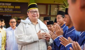 Airlangga Hartarto meminta masukan dan nasehat kepada para ulama dan Kiai agar kondisi perekonomian Indonesia terus maju dan berkembang