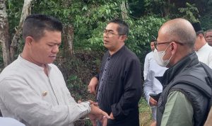 Bupati Bandung Dadang Supriatna ketika melakukan kunjungan ke Kecamatan Cimenyan