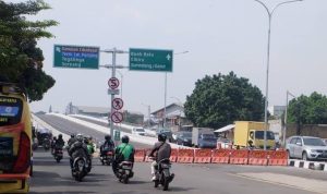 Flyover Kopo Belum Dibuka, Warga Kesal