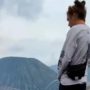 Viral, Turis Asing Kencing Di Kawah Bromo