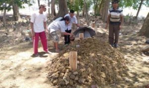Pria Yang Sudah Dikubur Pulang ke Rumah, Ternyata Salah Kubur Orang